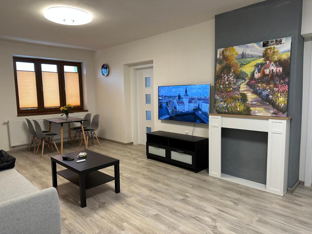 Apartment Golden Prague 78 Vestec  Extérieur photo
