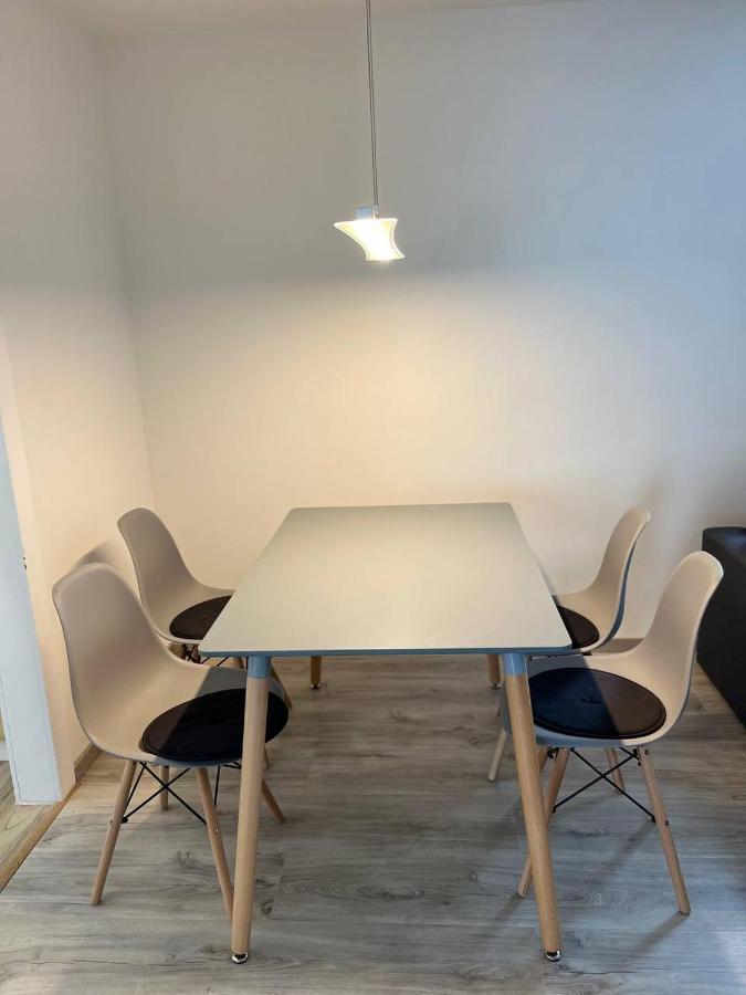 Apartment Golden Prague 78 Vestec  Extérieur photo