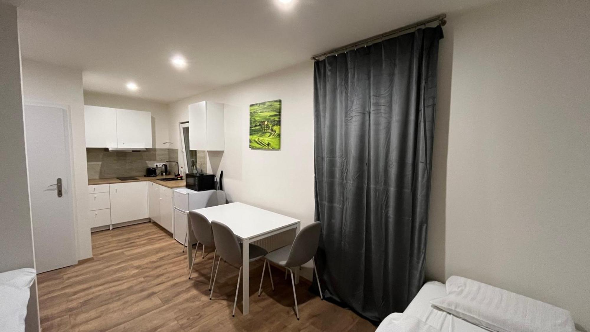 Apartment Golden Prague 78 Vestec  Extérieur photo